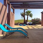 别墅 Stylish Host, Heated Pool & High Speed Wifi 科斯塔德安提瓜
