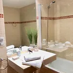 Stylish Host, Heated Pool & High Speed Wifi 别墅 科斯塔德安提瓜
