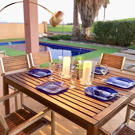 Stylish Host, Heated Pool & High Speed Wifi Villa