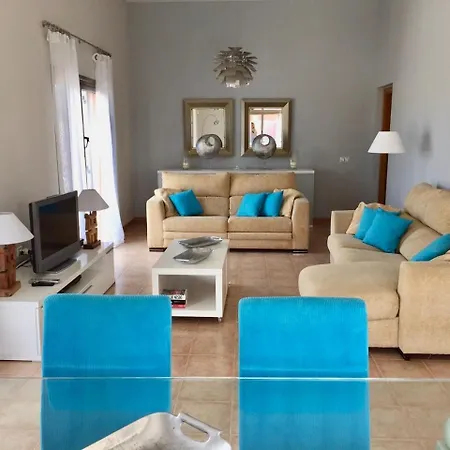 Stylish Host, Heated Pool & High Speed Wifi Вилла
