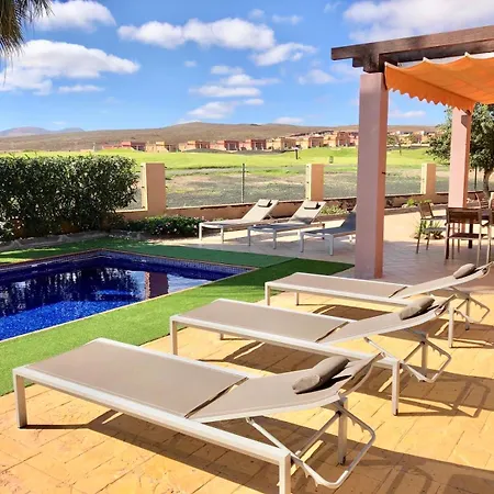 빌라 Stylish Host, Heated Pool & High Speed Wifi 코스타 데 안티과