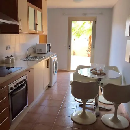 Stylish Host, Heated Pool & High Speed Wifi Вилла