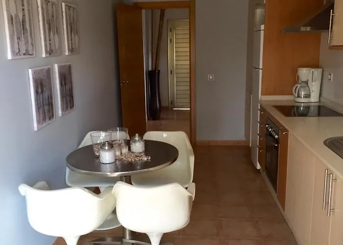 Stylish Host, Heated Pool & High Speed Wifi Villa