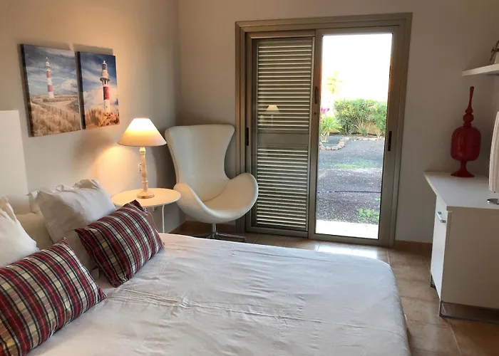 Stylish Host, Heated Pool & High Speed Wifi Villa