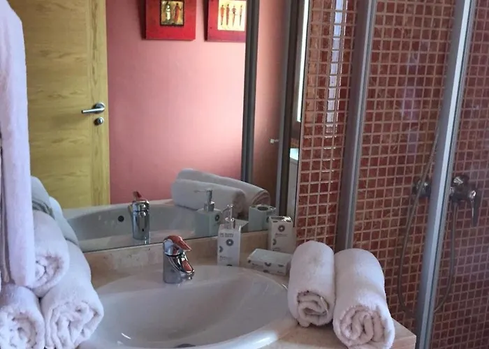 Stylish Host, Heated Pool & High Speed Wifi Villa *