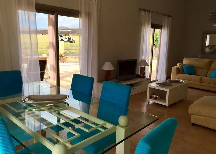 Villa Stylish Host, Heated Pool & High Speed Wifi *